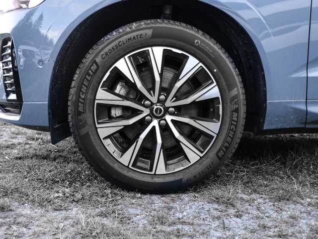 Volvo  Plus Dark AWD B5 Benzin EU6d Allrad Leder digitales Cockpit Memory Sitze Soundsy