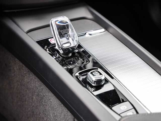 Volvo  Plus Dark AWD B5 Benzin EU6d Allrad Leder digitales Cockpit Memory Sitze Soundsy
