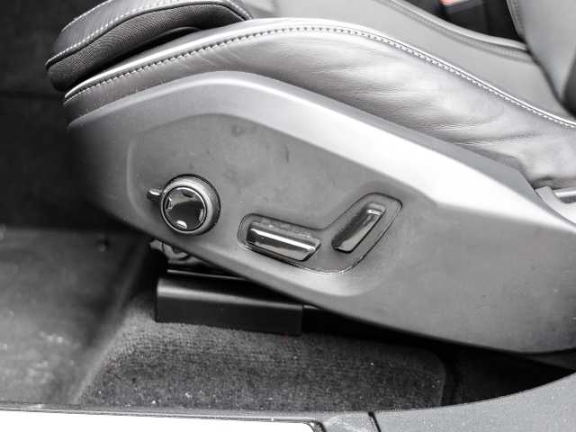 Volvo  Plus Dark AWD B5 Benzin EU6d Allrad Leder digitales Cockpit Memory Sitze Soundsy