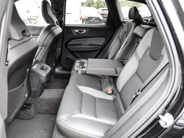 Volvo  Plus Dark AWD B5 Benzin EU6d Allrad Leder digitales Cockpit Memory Sitze Soundsy