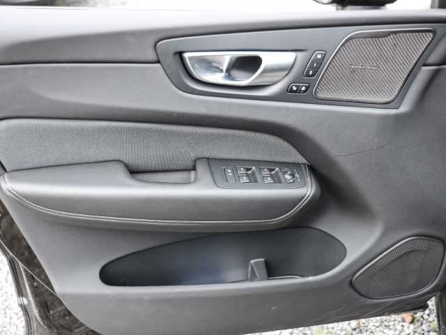 Volvo  Plus Dark AWD B5 Benzin EU6d Allrad Leder digitales Cockpit Memory Sitze Soundsy