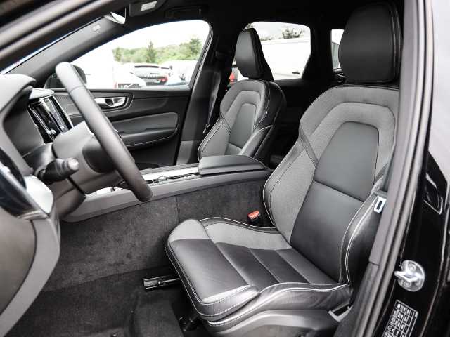 Volvo  Plus Dark AWD B5 Benzin EU6d Allrad Leder digitales Cockpit Memory Sitze Soundsy