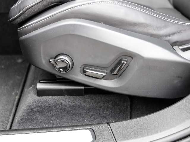 Volvo  Plus Dark AWD B5 Benzin EU6d Allrad Leder digitales Cockpit Memory Sitze Soundsy