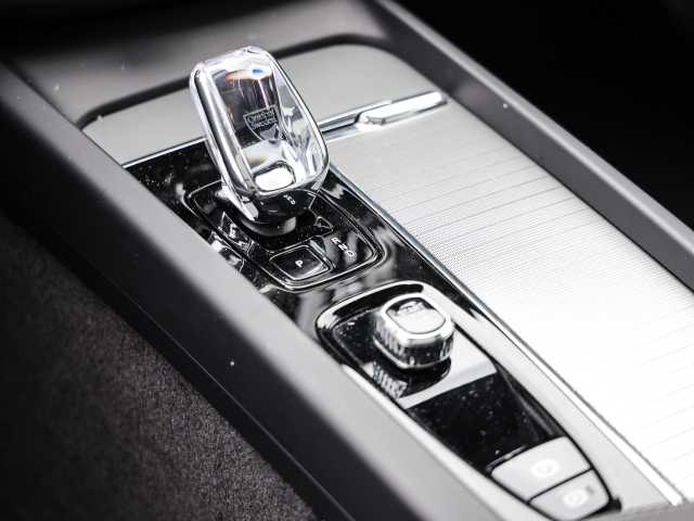 Volvo  Plus Dark AWD B5 Benzin EU6d Allrad Leder digitales Cockpit Memory Sitze Soundsy