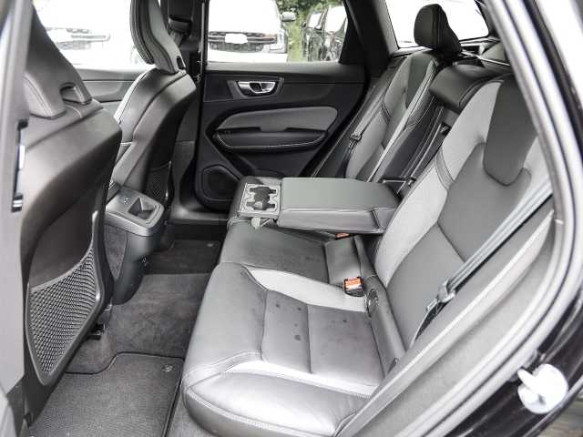 Volvo  Plus Dark AWD B5 Benzin EU6d Allrad Leder digitales Cockpit Memory Sitze Soundsy