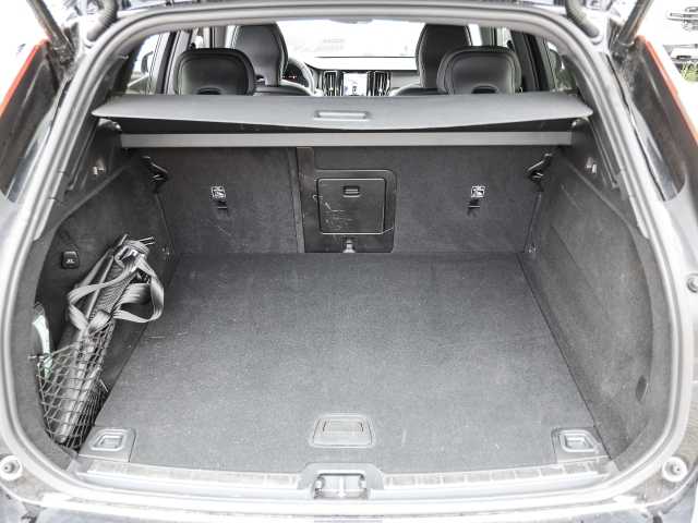 Volvo  Plus Dark AWD B5 Benzin EU6d Allrad Leder digitales Cockpit Memory Sitze Soundsy