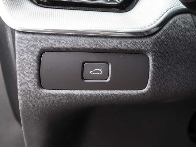 Volvo  Ultimate Dark 2WD B4 Diesel EU6d HUD AD digitales Cockpit Memory Sitze Soundsyst