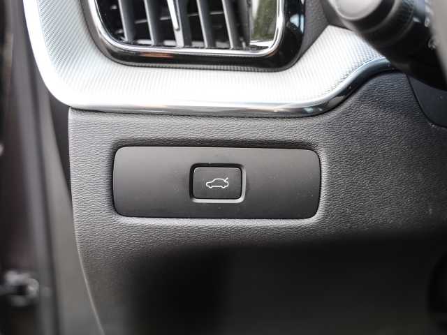 Volvo  Ultimate Dark AWD B5 Benzin EU6d Allrad HUD StandHZG Leder digitales Cockpit Mem