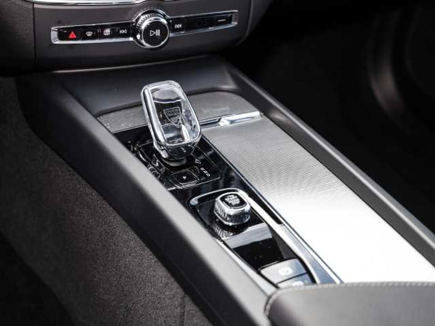 Volvo  Ultimate Dark AWD B5 Benzin EU6d Allrad HUD StandHZG Leder digitales Cockpit Mem