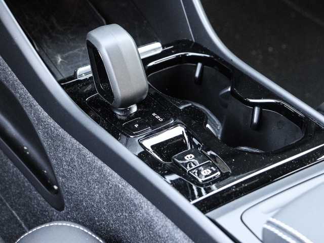 Volvo  Plus Dark 2WD B4 EU6d digitales Cockpit Memory Sitze Soundsystem HarmanKardon 36
