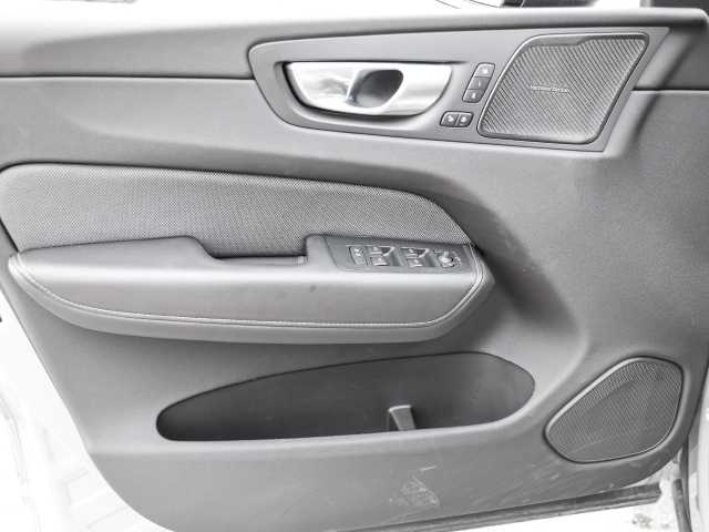 Volvo  Ultimate Dark AWD B5 Benzin EU6d Allrad HUD StandHZG Leder digitales Cockpit Mem