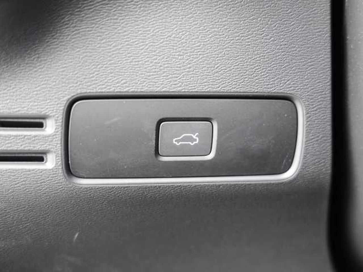 Volvo  Plus Dark 2WD B3 EU6d digitales Cockpit Memory Sitze Soundsystem HarmanKardon LE