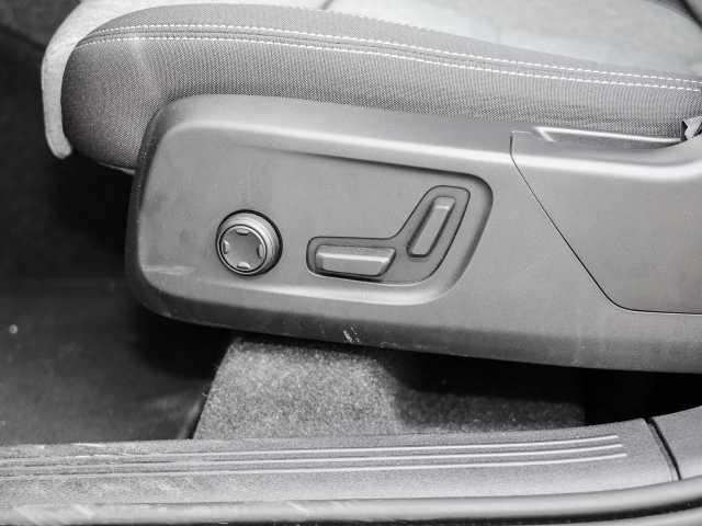 Volvo  Plus Dark 2WD B3 EU6d digitales Cockpit Memory Sitze Soundsystem HarmanKardon LE