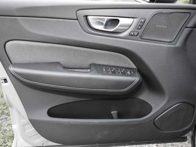 Volvo  Plus Dark AWD B5 Benzin EU6d Allrad Leder digitales Cockpit Memory Sitze Soundsy