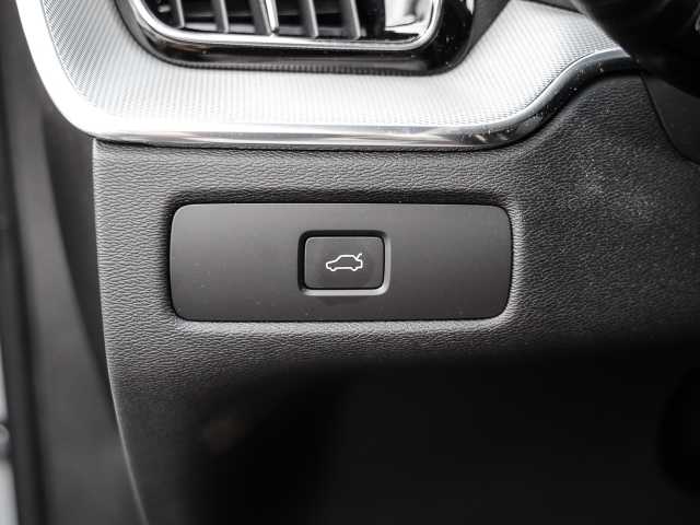 Volvo  Plus Dark AWD B5 Benzin EU6d Allrad Leder digitales Cockpit Memory Sitze Soundsy