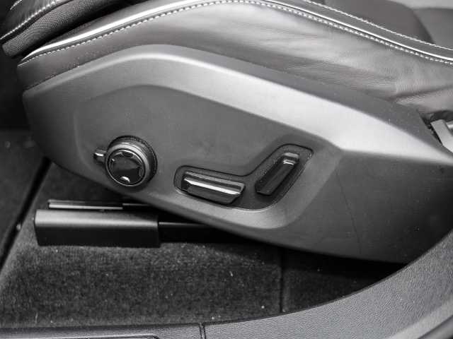 Volvo  Plus Dark AWD B5 Benzin EU6d Allrad Leder digitales Cockpit Memory Sitze Soundsy