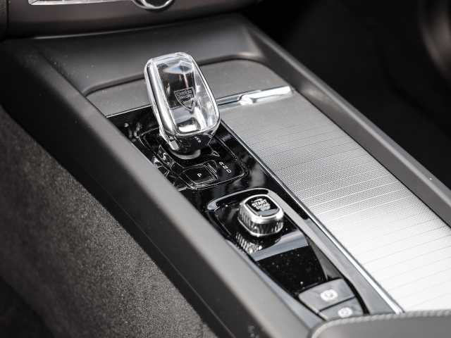 Volvo  Plus Dark AWD B5 Benzin EU6d Allrad Leder digitales Cockpit Memory Sitze Soundsy