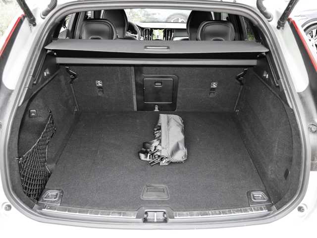 Volvo  Plus Dark AWD B5 Benzin EU6d Allrad Leder digitales Cockpit Memory Sitze Soundsy