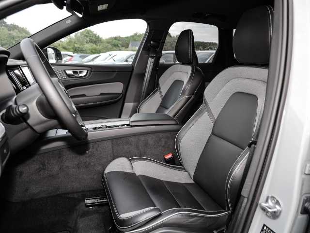 Volvo  Plus Dark AWD B5 Benzin EU6d Allrad Leder digitales Cockpit Memory Sitze Soundsy
