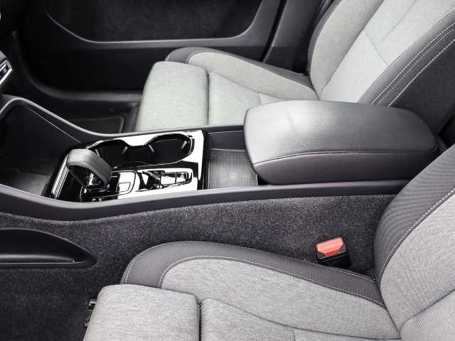 Volvo  Plus Dark Recharge Plug-In Hybrid 2WD T5 Twin Engine EU6d StandHZG Navi digitale