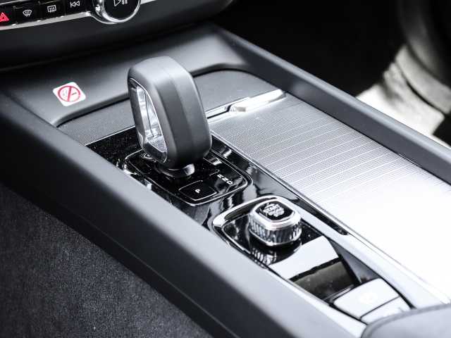 Volvo  Plus Dark AWD B4 Diesel EU6d Allrad digitales Cockpit Memory Sitze Soundsystem