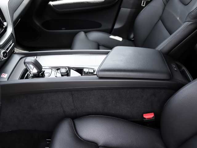 Volvo  Plus Dark AWD B4 Diesel EU6d Allrad digitales Cockpit Memory Sitze Soundsystem