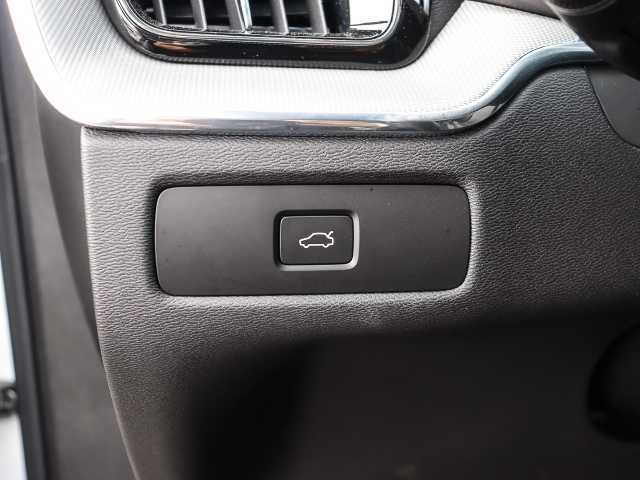 Volvo  Plus Dark AWD B5 Benzin EU6d Allrad Leder digitales Cockpit Memory Sitze Soundsy