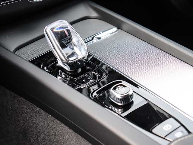 Volvo  Plus Dark AWD B5 Benzin EU6d Allrad Leder digitales Cockpit Memory Sitze Soundsy