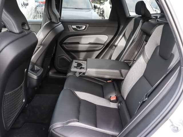 Volvo  Plus Dark AWD B5 Benzin EU6d Allrad Leder digitales Cockpit Memory Sitze Soundsy