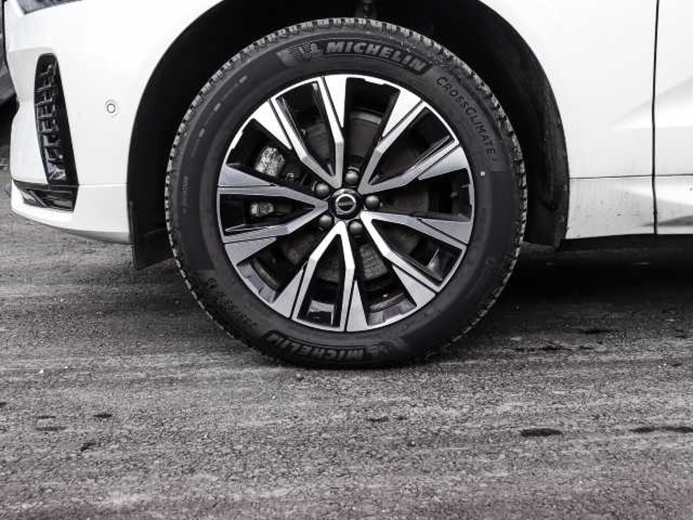 Volvo  Plus Dark AWD B5 Benzin EU6d Allrad Leder digitales Cockpit Memory Sitze Soundsy