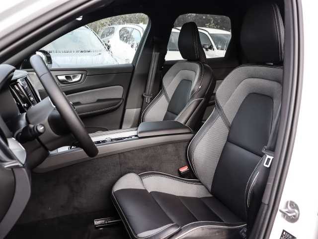 Volvo  Plus Dark AWD B5 Benzin EU6d Allrad Leder digitales Cockpit Memory Sitze Soundsy