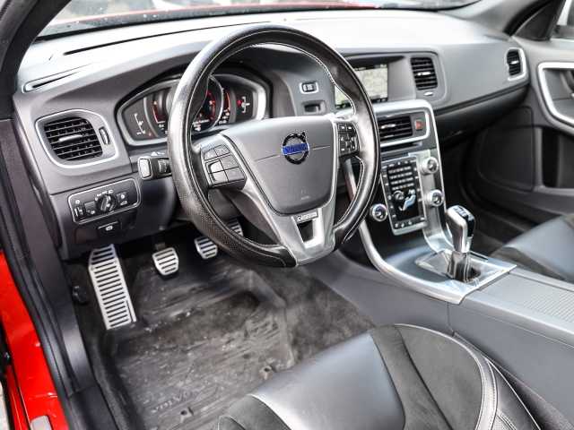 Volvo  Kombi Momentum D3 Navi Leder digitales Cockpit Sperrdiff. Klimaautom Musikstream