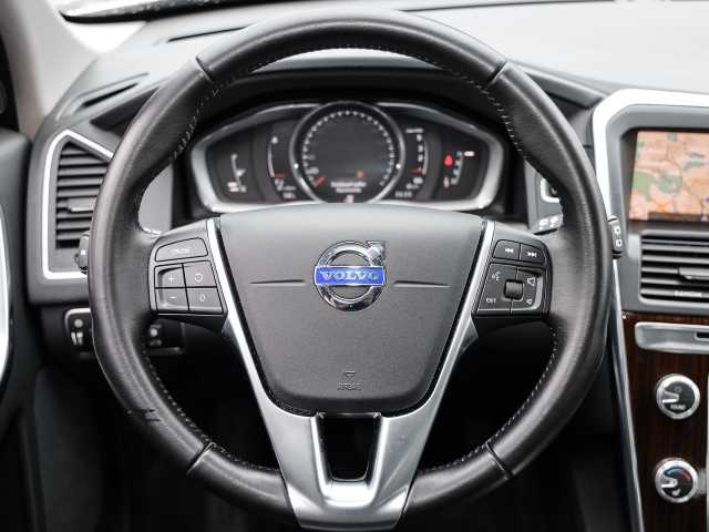 Volvo  Summum AWD D4 DPF LEDER AHK Allrad StandHZG Navi digitales Cockpit Memory Sitze