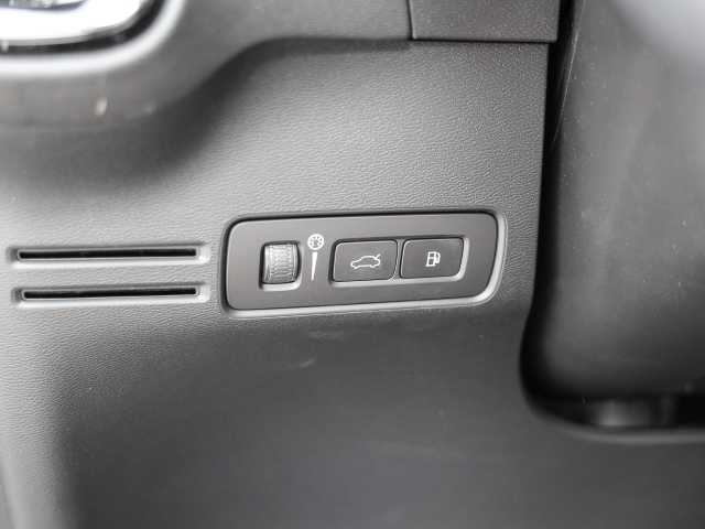 Volvo  Plus Dark Recharge Plug-In Hybrid 2WD T4 Twin Engine EU6d StandHZG Navi digitale