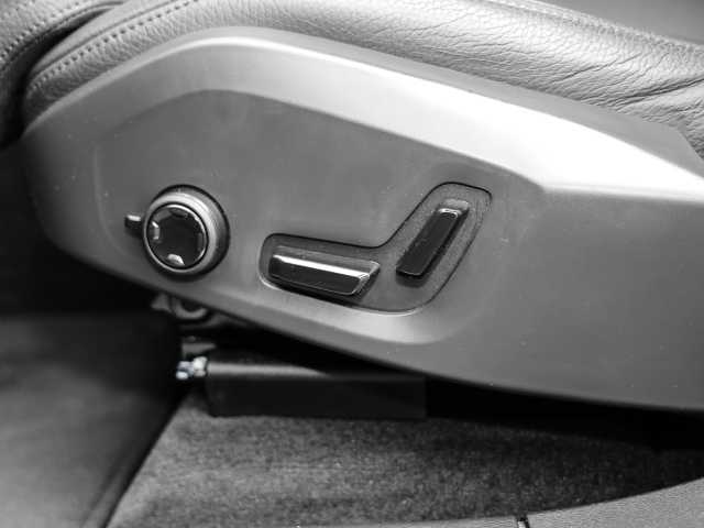 Volvo  Ultimate Dark Recharge Plug-In Hybrid AWD T8 Twin Engine EU6d Allrad HUD StandHZ