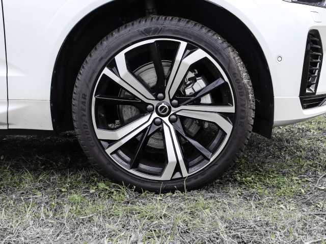 Volvo  Ultimate Dark Recharge Plug-In Hybrid AWD T8 Twin Engine EU6d Allrad HUD StandHZ