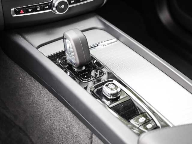 Volvo  Ultimate Dark Recharge Plug-In Hybrid AWD T8 Twin Engine EU6d Allrad HUD StandHZ