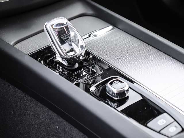 Volvo  Ultimate Dark Recharge Plug-In Hybrid AWD T8 Twin Engine EU6d Allrad HUD StandHZ