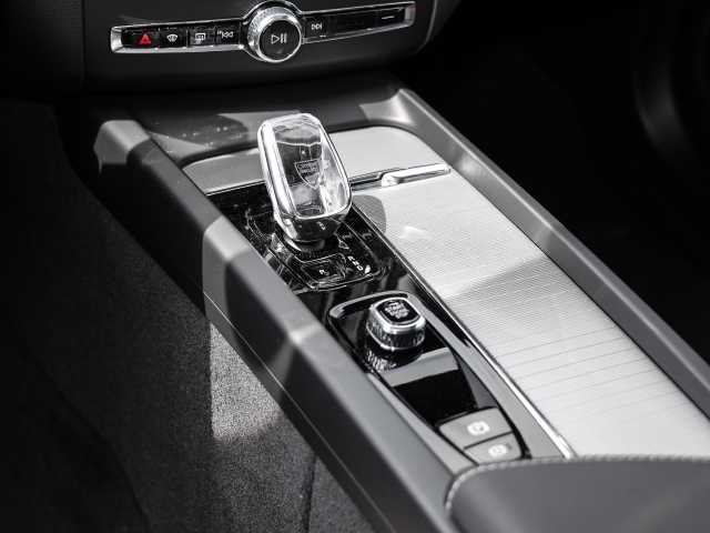 Volvo  Ultimate Dark Recharge Plug-In Hybrid AWD T8 Twin Engine EU6d Allrad HUD StandHZ