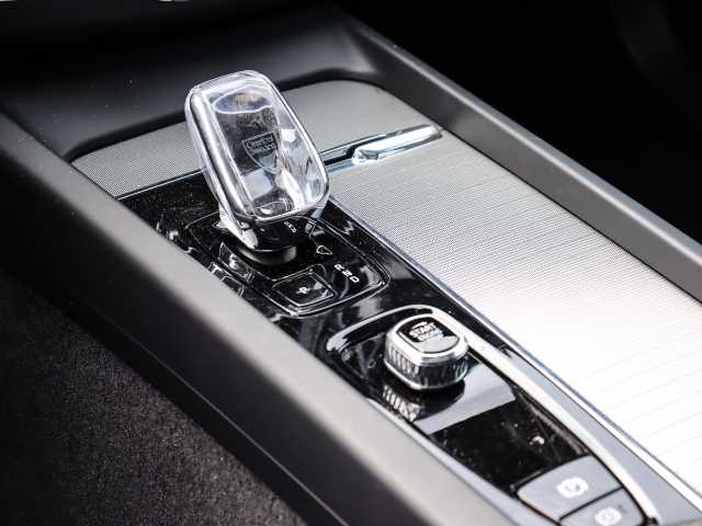 Volvo  Ultimate Dark Recharge Plug-In Hybrid AWD T8 Twin Engine EU6d Allrad HUD StandHZ
