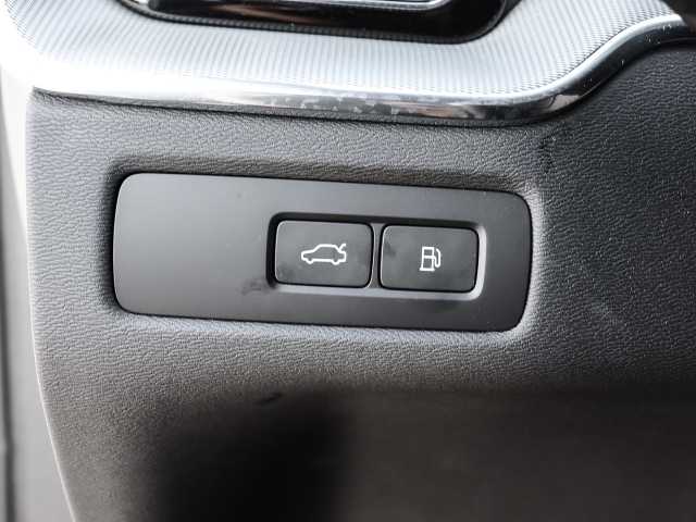 Volvo  Ultimate Dark Recharge Plug-In Hybrid AWD T8 Twin Engine EU6d Allrad HUD StandHZ