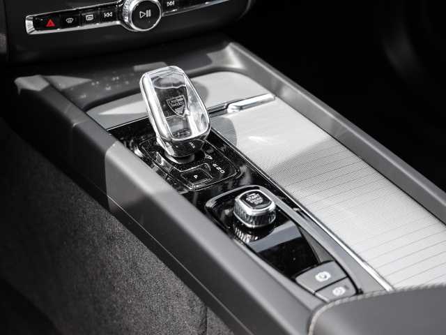 Volvo  Ultimate Dark Recharge Plug-In Hybrid AWD T8 Twin Engine EU6d Allrad HUD StandHZ