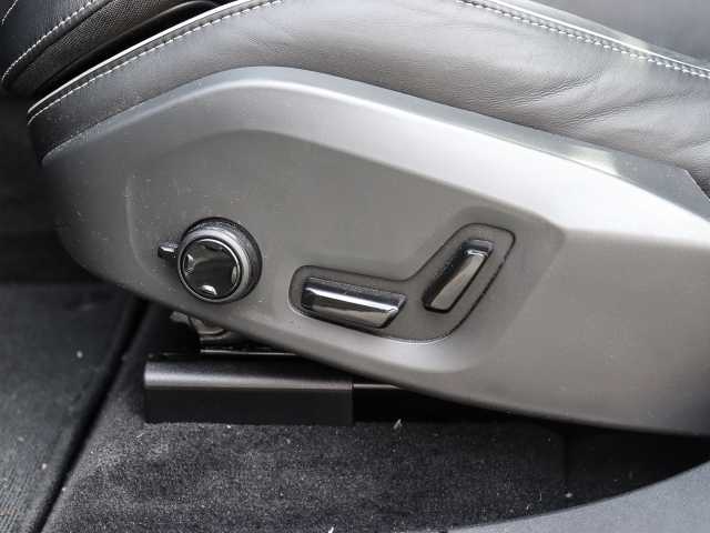 Volvo  Ultimate Dark Recharge Plug-In Hybrid AWD T8 Twin Engine EU6d Allrad HUD StandHZ