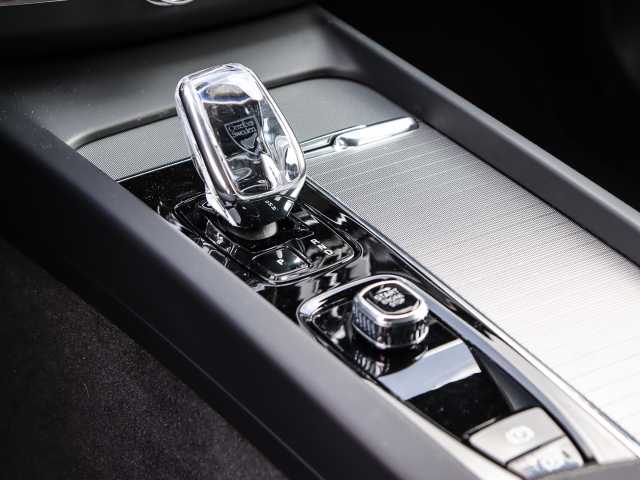 Volvo  Ultimate Dark Recharge Plug-In Hybrid AWD T8 Twin Engine EU6d Allrad HUD StandHZ
