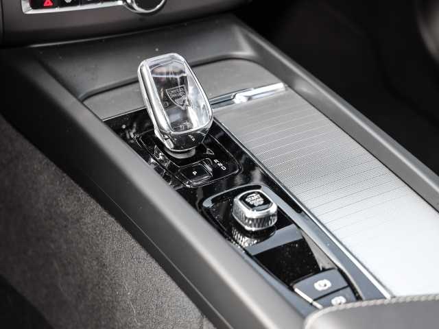 Volvo  Ultimate Dark AWD B5 Benzin EU6d Allrad HUD StandHZG Leder digitales Cockpit Mem