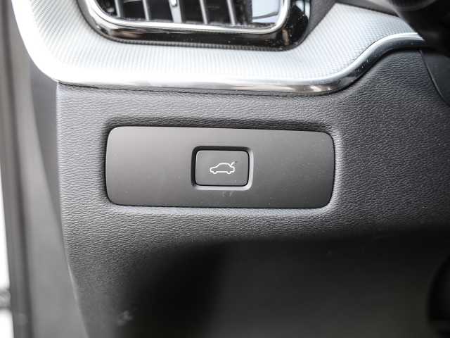 Volvo  Ultimate Dark 2WD B4 Diesel EU6d HUD AD digitales Cockpit Memory Sitze Soundsyst