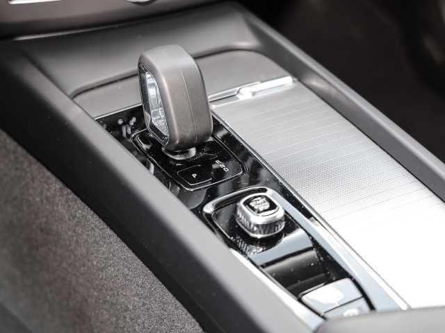 Volvo  Ultimate Dark 2WD B4 Diesel EU6d HUD AD digitales Cockpit Memory Sitze Soundsyst