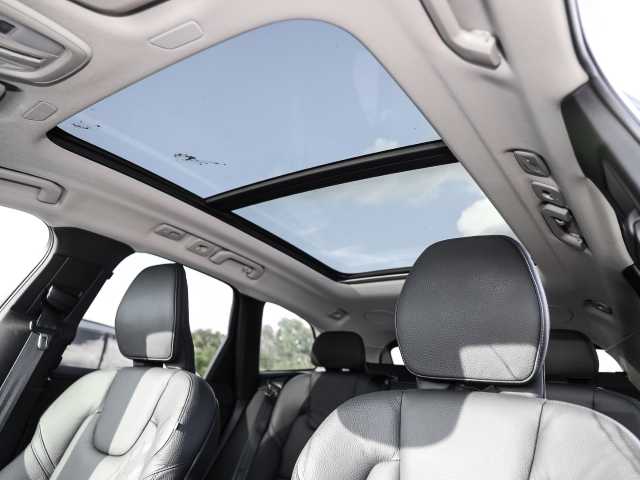 Volvo  Ultimate Dark 2WD B4 Diesel EU6d HUD AD digitales Cockpit Memory Sitze Soundsyst