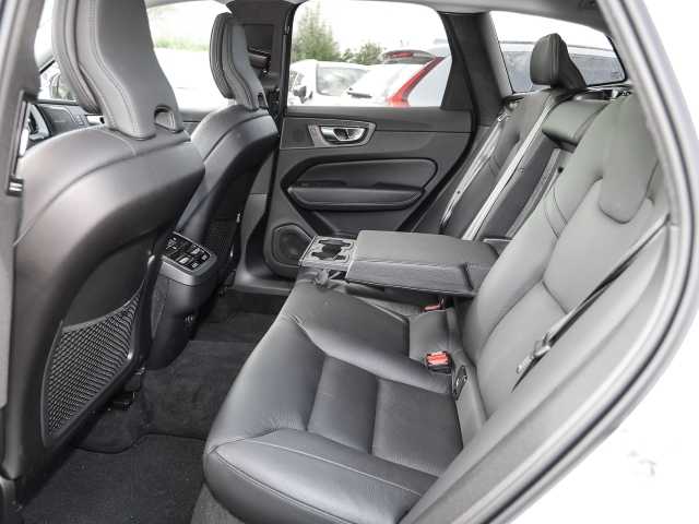 Volvo  Ultimate Dark 2WD B4 Diesel EU6d HUD AD digitales Cockpit Memory Sitze Soundsyst