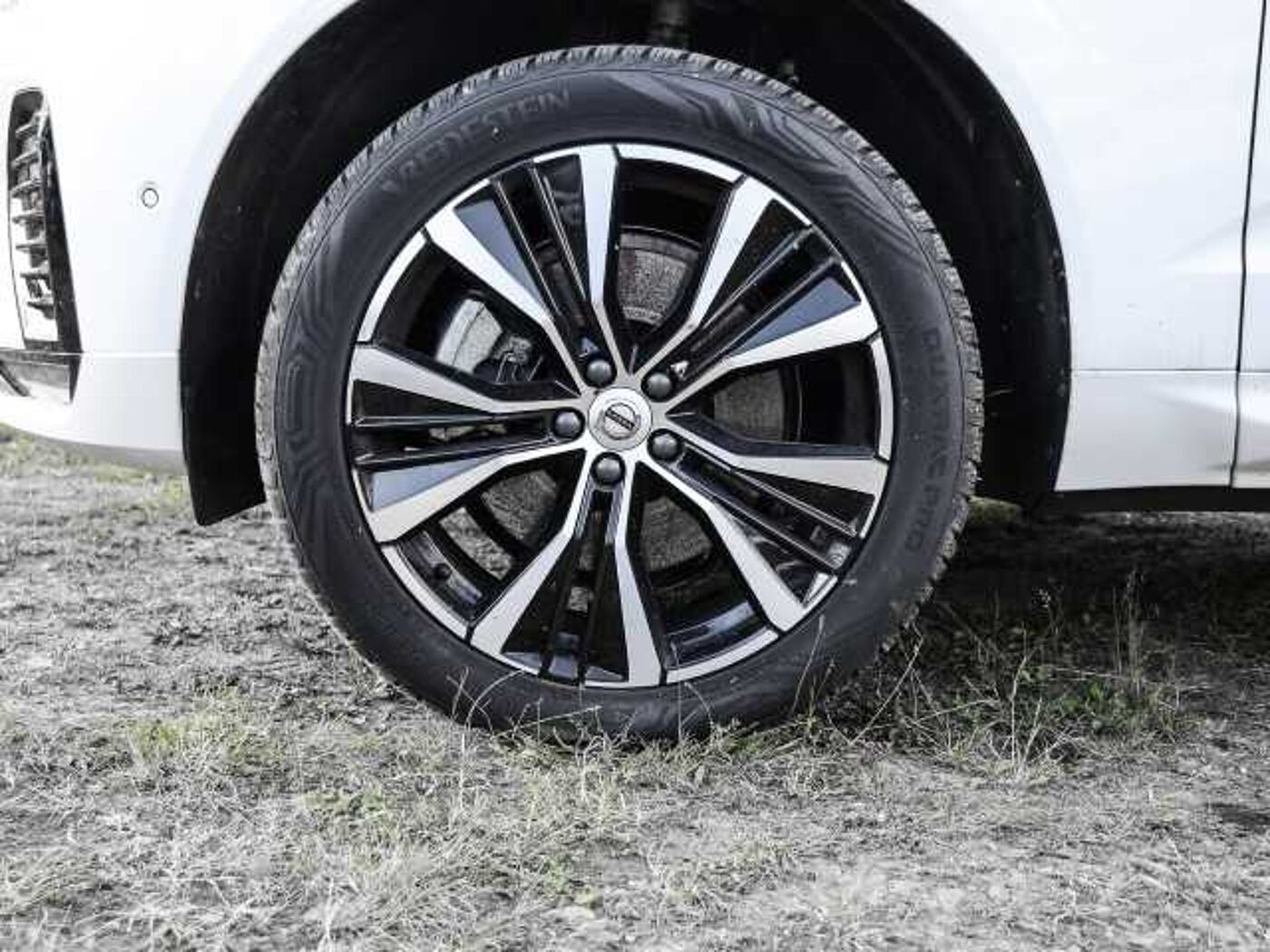 Volvo  Ultimate Dark 2WD B4 Diesel EU6d HUD AD digitales Cockpit Memory Sitze Soundsyst